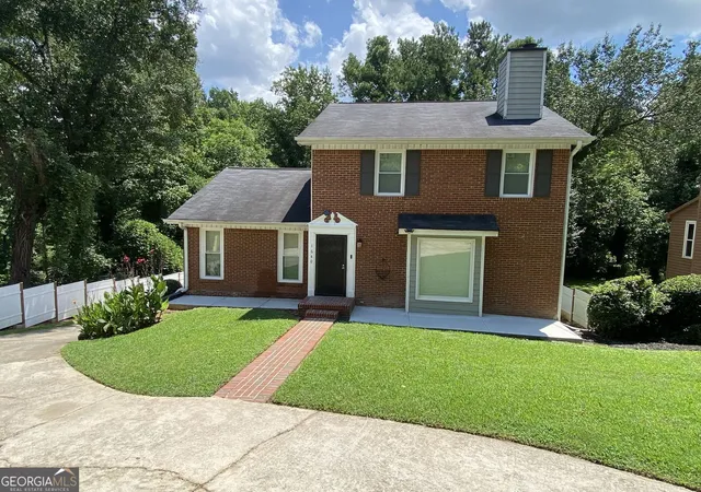 Photo 2 of Single family home for sale at 1640 Canberra Dr, Stone Mountain, GA 30088 | MLS# 10833086 | Listing updated on 2026-08-26