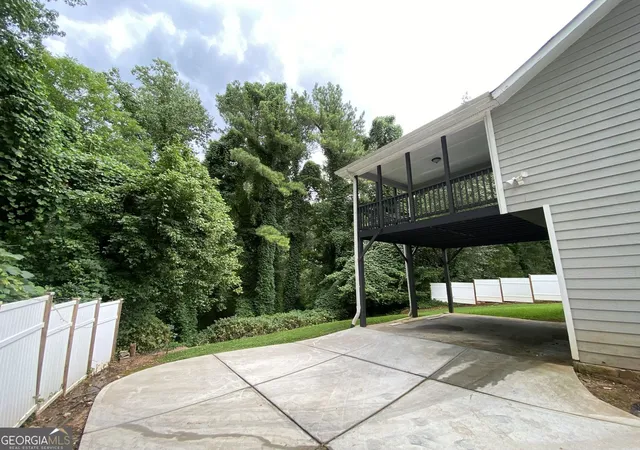 Photo 3 of Single family home for sale at 1640 Canberra Dr, Stone Mountain, GA 30088 | MLS# 10833086 | Listing updated on 2026-08-26