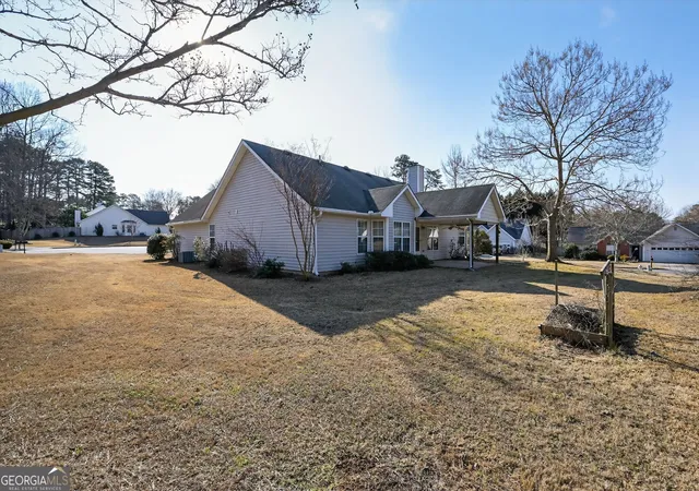 Photo 3 of Single family home for sale at 5186 Sudbury Point Ln, Sugar Hill, GA 30518 | MLS# 10817370 | Listing updated on 2026-09-11