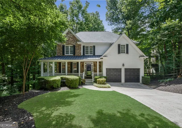 Photo 2 of Single family home for sale at 3060 Burlingame Dr, Roswell, GA 30075 | MLS# 10790157 | Listing updated on 2026-09-12