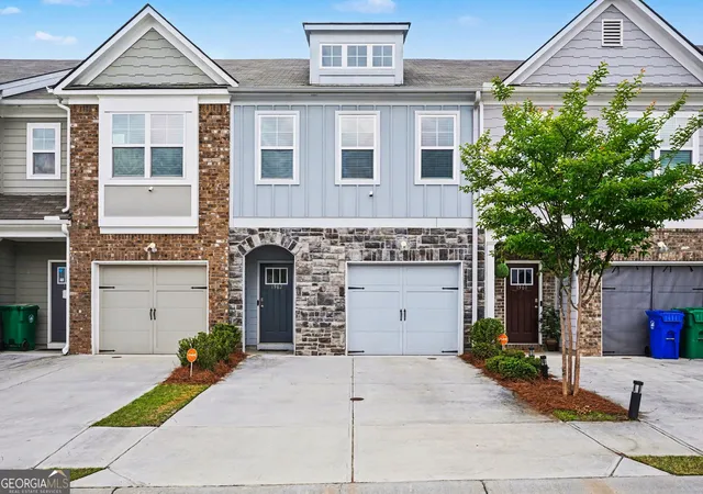 Photo 2 of Townhouse for sale at 1962 Dillon Dr, Lithonia, GA 30058 | MLS# 10733565 | Listing updated on 2026-09-11