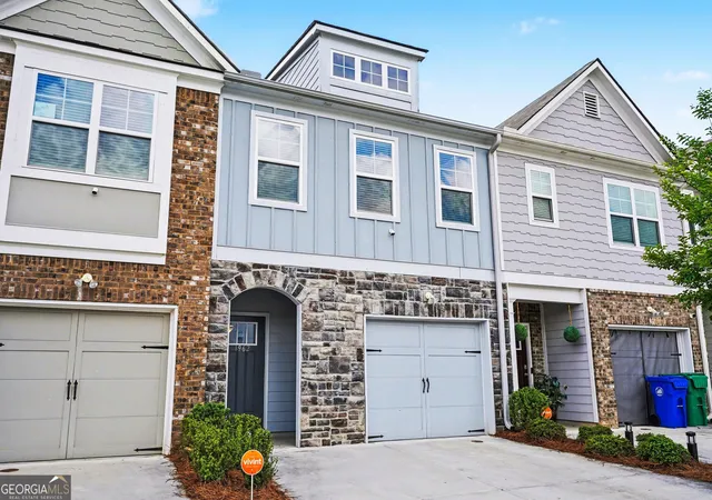 Photo 3 of Townhouse for sale at 1962 Dillon Dr, Lithonia, GA 30058 | MLS# 10733565 | Listing updated on 2026-09-11