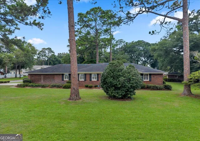 Photo 3 of Single family home for sale at 1200 Chennault Dr, Dublin, GA 31021 | MLS# 10831555 | Listing updated on 2026-09-10