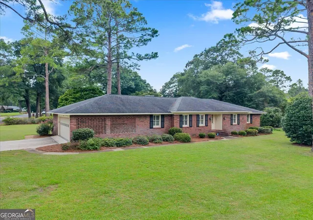 Photo 4 of Single family home for sale at 1200 Chennault Dr, Dublin, GA 31021 | MLS# 10831555 | Listing updated on 2026-09-10