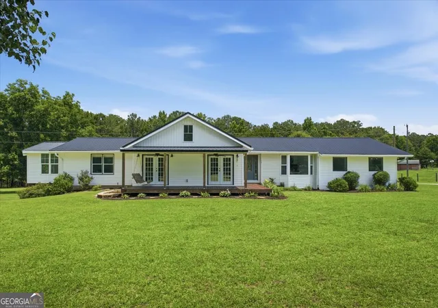 2nd image of 330 Sandy Lake Circle, Fayetteville, GA 30214 | MLS# 10788625