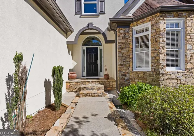 Photo 3 of Single family home for sale at 264 Spalding Gates Dr, Atlanta, GA 30328 | MLS# 10765127 | Listing updated on 2026-09-28