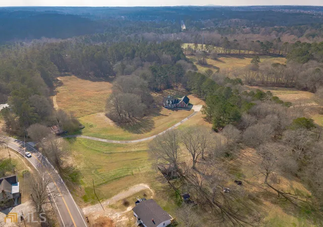 Photo 3 of Sale Pending at 928 Grayson New Hope Rd, Lawrenceville, GA 30045 | MLS# 10010777 | Listing updated on 2026-01-27