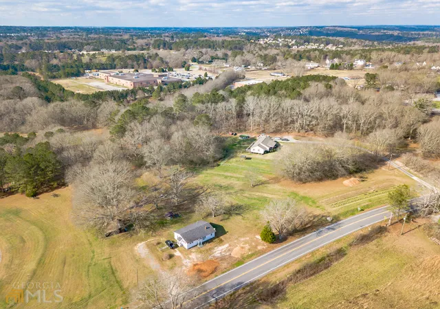 Photo 4 of Sale Pending at 928 Grayson New Hope Rd, Lawrenceville, GA 30045 | MLS# 10010777 | Listing updated on 2026-01-27