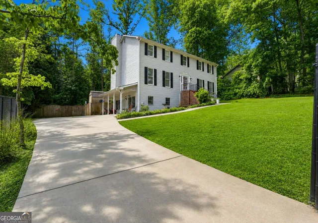 2nd image of 305 Saint Patrick Dr Sw, Mableton, GA 30126 | MLS# 10780495