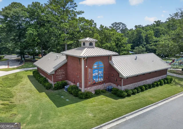 Photo 4 of Single family home for sale at 3952 Fulson Dr, Lilburn, GA 30047 | MLS# 10809927 | Listing updated on 2026-09-16