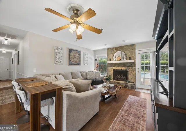 Photo 3 of Single family home for sale at 122 N Lake Dr, Brunswick, GA 31525 | MLS# 10828968 | Listing updated on 2026-09-14