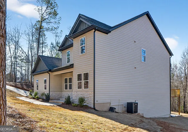 Photo 3 of Sale Pending at 30 Concord Cir, Senoia, GA 30276 | MLS# 10797674 | Listing updated on 2026-08-25