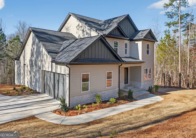 Photo 3 of Sale Pending at 30 Concord Cir, Senoia, GA 30276 | MLS# 10797674 | Listing updated on 2026-08-25