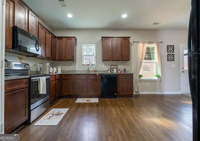 Photo 2 of Single family home for sale at 735 Walnut Creek Cir, Pendergrass, GA 30567 | MLS# 10833053 | Listing updated on 2026-09-14