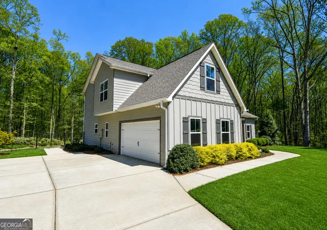 Photo 3 of Single family home for sale at 397 Oak Grv Path, Griffin, GA 30224 | MLS# 10716788 | Listing updated on 2026-08-06