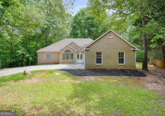 2nd image of 305 Michael Cir, Canton, GA 30114 | MLS# 10808333