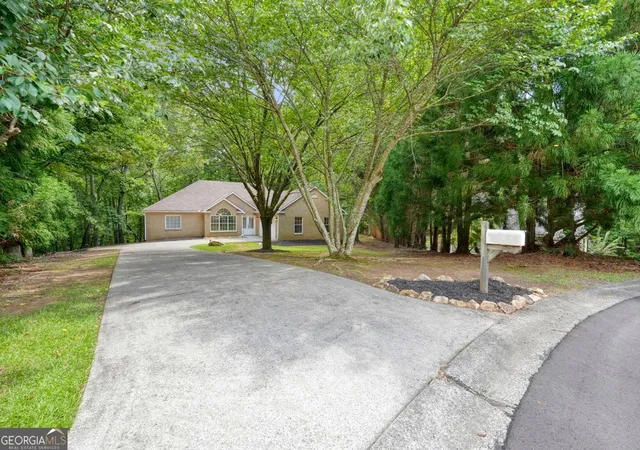 3rd image of 305 Michael Cir, Canton, GA 30114 | MLS# 10808333