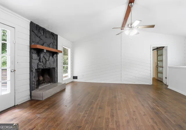 Photo 3 of Single family home for sale at 124 Creekview Dr, Woodstock, GA 30188 | MLS# 10700111 | Listing updated on 2026-09-18
