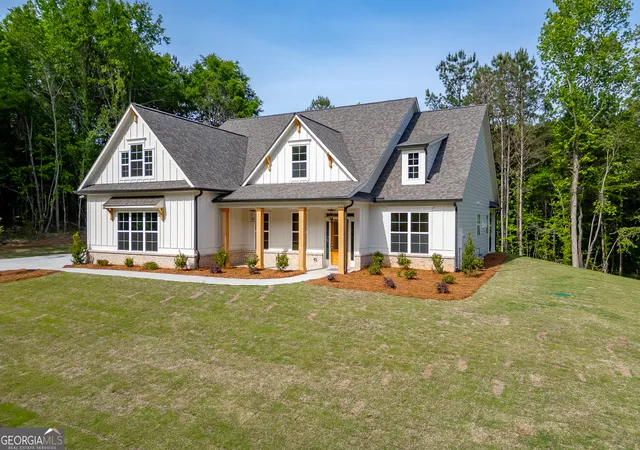 Photo 3 of Single family home for sale at 1210 Austin Rd, Winder, GA 30680 | MLS# 10733165 | Listing updated on 2026-08-24