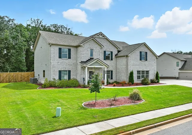 Photo 3 of Single family home for sale at 167 Classica Dr, Mcdonough, GA 30252 | MLS# 10772359 | Listing updated on 2026-08-16