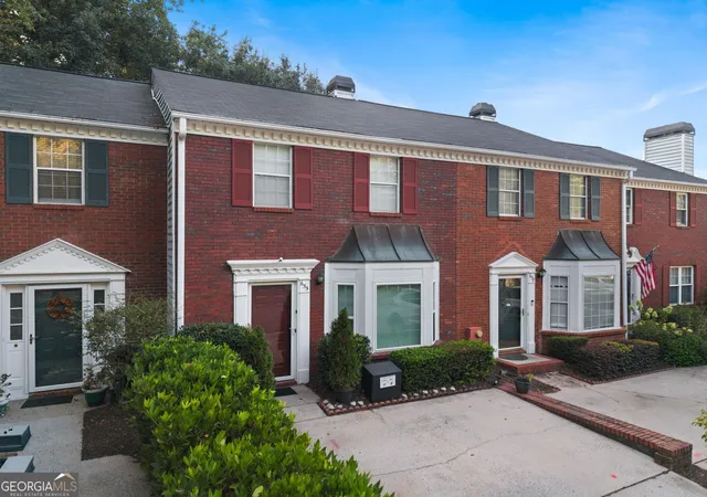 Photo 2 of Townhouse for sale at 655 Anderson Walk, Marietta, GA 30062 | MLS# 10830119 | Listing updated on 2026-09-04