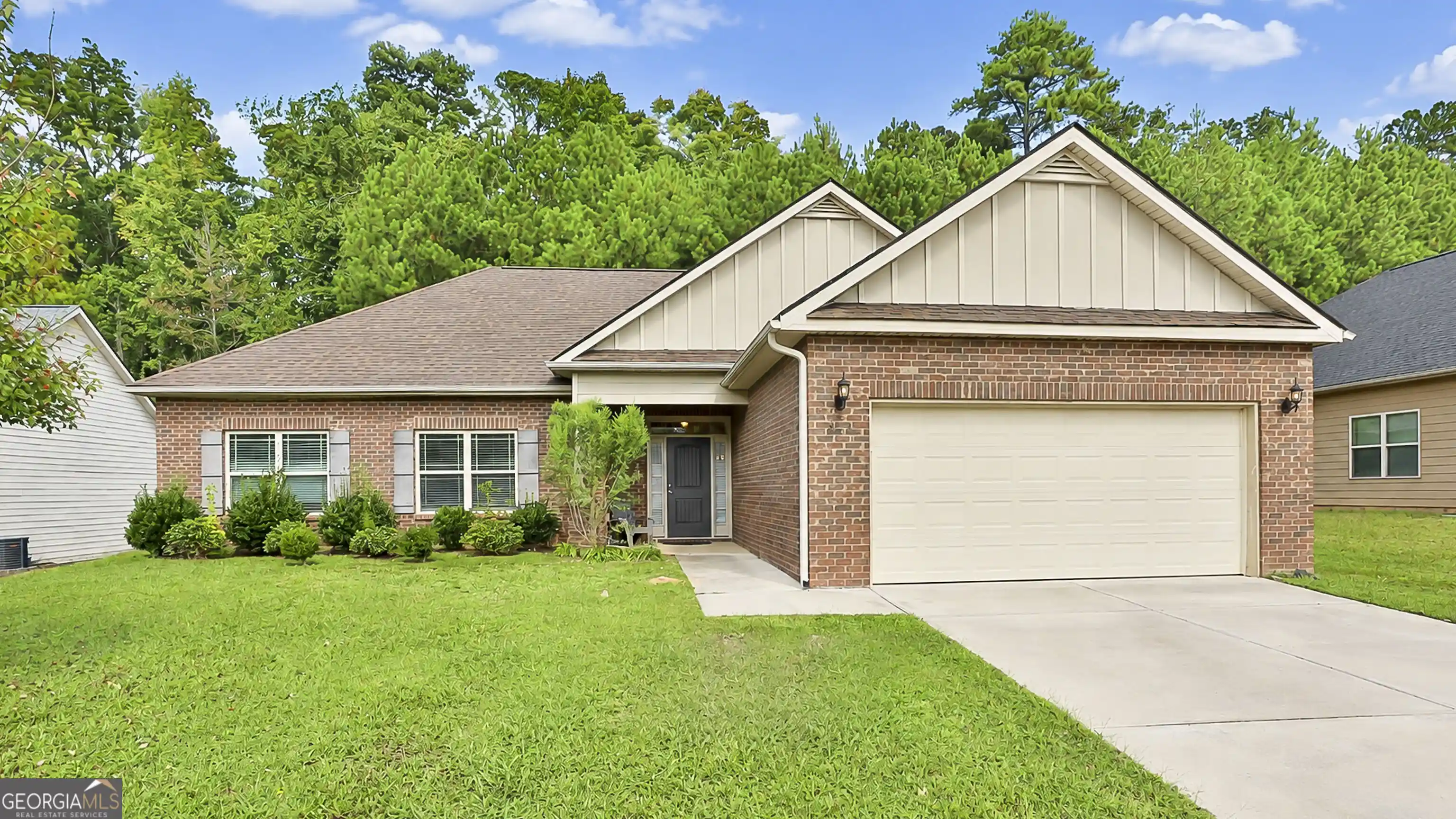 Photo 1 of Single family home for sale at 862 Crescent Ln, Griffin, GA 30224 | MLS# 10875977 | Listing updated on 2026-10-20