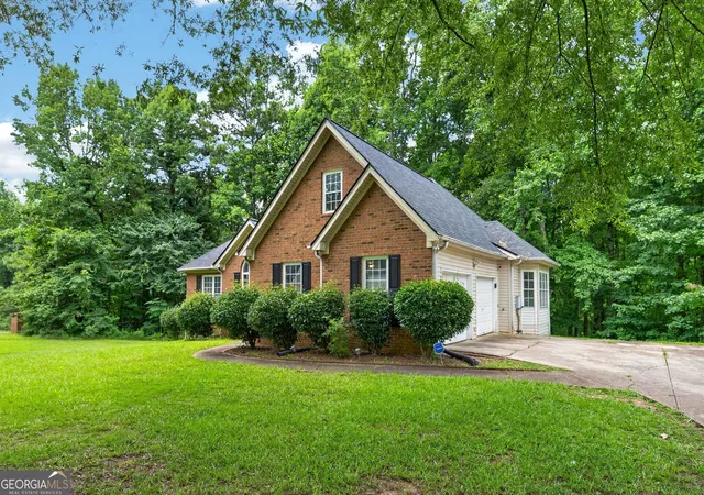 Photo 3 of Single family home for sale at 115 Hamilton Dr, Newnan, GA 30263 | MLS# 10810759 | Listing updated on 2026-09-19
