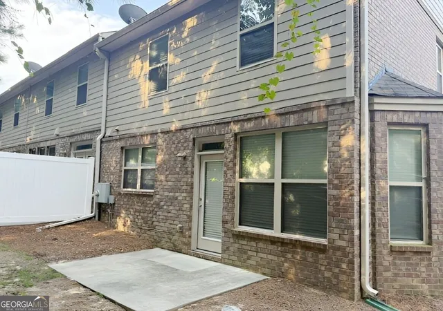 Photo 3 of Single family home for sale at 3902 Brockenhurst Dr, Buford, GA 30519 | MLS# 10816940 | Listing updated on 2026-09-27