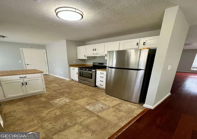 Photo 3 of Single family home for sale at 824 Greenhedge Dr, Stone Mountain, GA 30088 | MLS# 10782855 | Listing updated on 2026-09-15