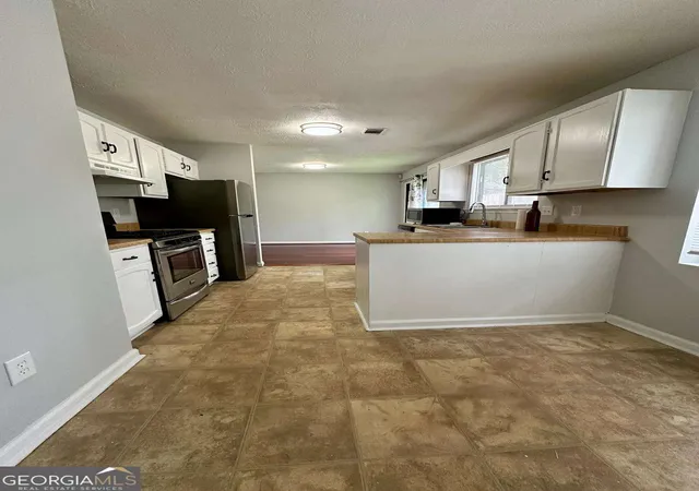 Photo 3 of Single family home for sale at 824 Greenhedge Dr, Stone Mountain, GA 30088 | MLS# 10782855 | Listing updated on 2026-09-15