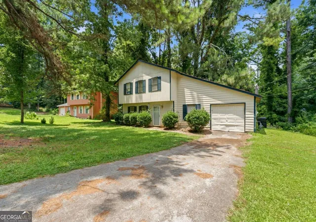3rd image of 3957 Brookstone Ct, Ellenwood, GA 30294 | MLS# 10799489