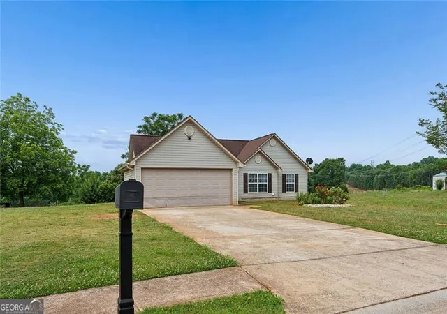 Photo 3 of Sale Pending at 3531 Pennington Trl, Gainesville, GA 30507 | MLS# 10770357 | Listing updated on 2026-09-15