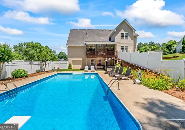 Photo 3 of Single family home for sale at 2025 Pheasant Run Dr, Mcdonough, GA 30252 | MLS# 10817179 | Listing updated on 2026-08-15