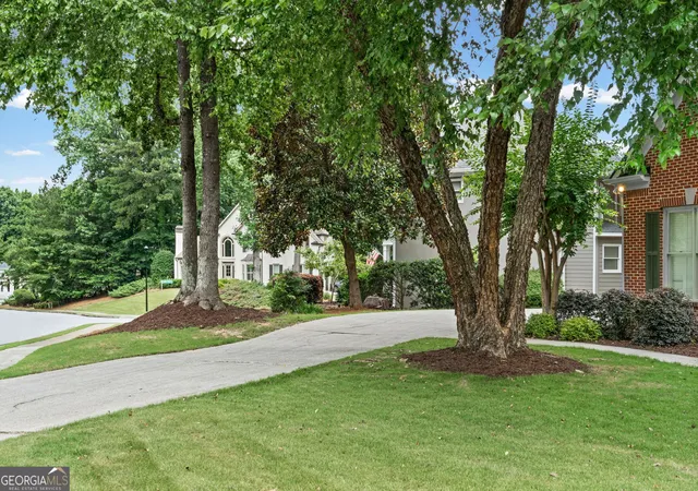 Photo 3 of Single family home for sale at 10565 Cauley Crk Dr, Johns Creek, GA 30097 | MLS# 10794246 | Listing updated on 2026-08-14