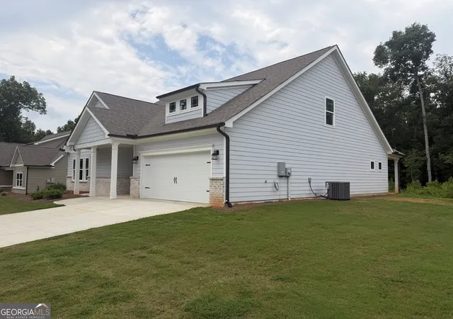 Photo 2 of Single family home for sale at 202 Railroad St, Gray, GA 31032 | MLS# 10810130 | Listing updated on 2026-08-04
