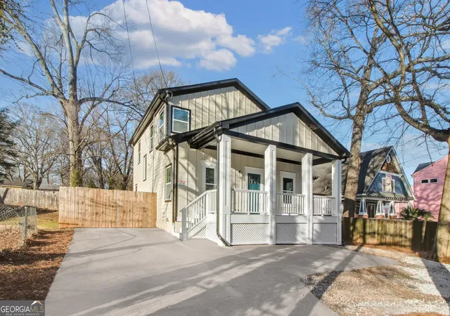Photo 2 of Single family home for sale at 1986 Memorial Dr Se, Atlanta, GA 30317 | MLS# 10726776 | Listing updated on 2026-09-30