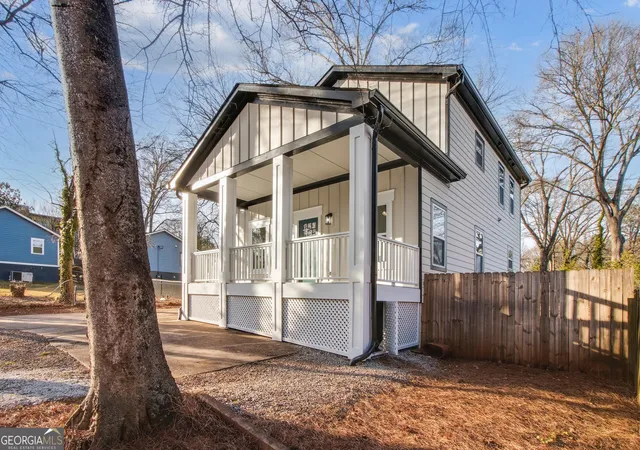 Photo 3 of Single family home for sale at 1986 Memorial Dr Se, Atlanta, GA 30317 | MLS# 10726776 | Listing updated on 2026-09-30