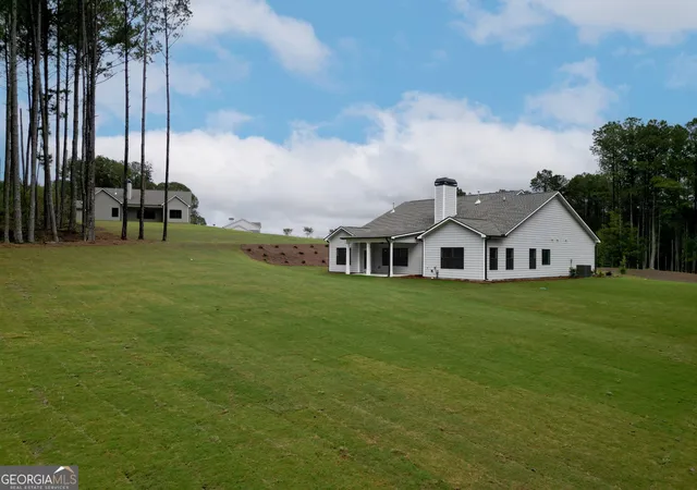 Photo 3 of Sale Pending at 1038 Red Oak Ln, Loganville, GA 30052 | MLS# 10547079 | Listing updated on 2026-09-14