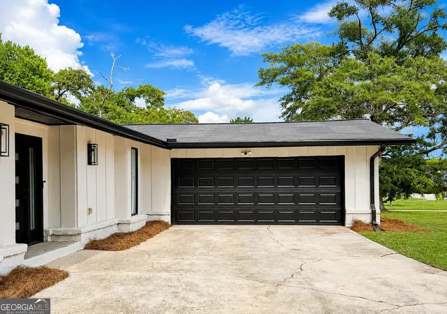 Photo 3 of Single family home for sale at 2294 Se Fairview Rd Se, Conyers, GA 30013 | MLS# 10830167 | Listing updated on 2026-08-30
