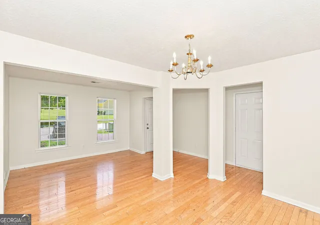 Photo 4 of Sale Pending at 9880 Vista Cir, Union City, GA 30291 | MLS# 10830684 | Listing updated on 2026-09-03