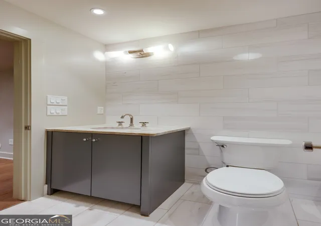 Listing Photo 2 - Condo for sale in building located at 1554 Lumpkin St, Athens, GA 30605 - Unit #1