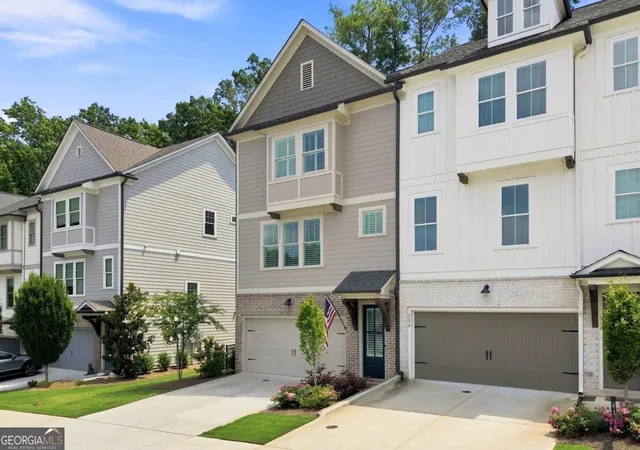 Photo 2 of Townhouse for sale at 252 Retreat Ln, Canton, GA 30114 | MLS# 10821547 | Listing updated on 2026-10-04