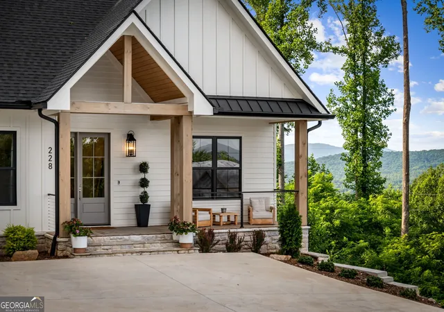 Photo 3 of Sale Pending at 228 Winding Rdg, Blairsville, GA 30512 | MLS# 10808543 | Listing updated on 2026-08-22