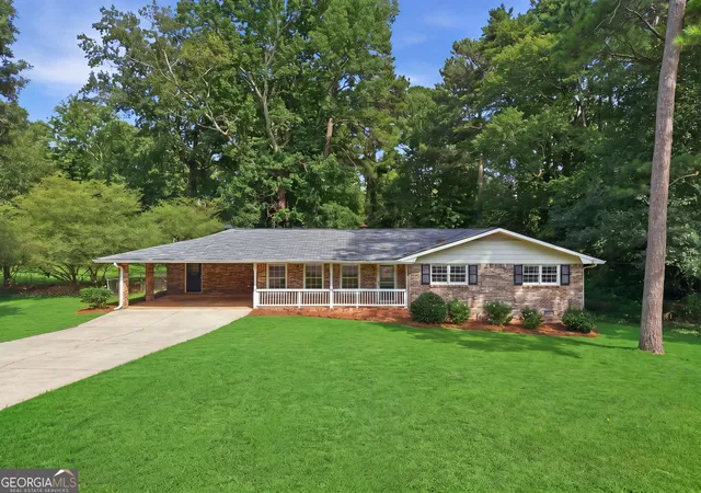 2nd image of 886 Oakhill Ct, Stone Mountain, GA 30087 | MLS# 10825485