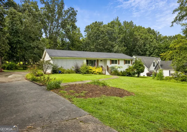Photo 3 of Single family home for sale at 1331 Owen Cir, Buford, GA 30518 | MLS# 10823233 | Listing updated on 2026-08-25