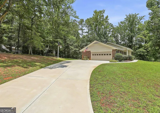 Photo 3 of Single family home for sale at 6650 Corico Wy, Fairburn, GA 30213 | MLS# 10777593 | Listing updated on 2026-09-01