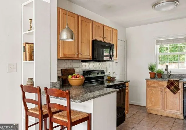 Listing Photo 4 - Condo for sale in building located at 560 Goldsboro Rd Ne, Atlanta, GA 30307 - Unit #B