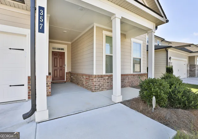 Photo 3 of Single family home for sale at 357 Caledonia Ct, Peachtree City, GA 30269 | MLS# 10808945 | Listing updated on 2026-10-16