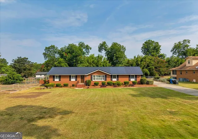 3rd image of 2205 Stonewall St, Dublin, GA 31021 | MLS# 10815973