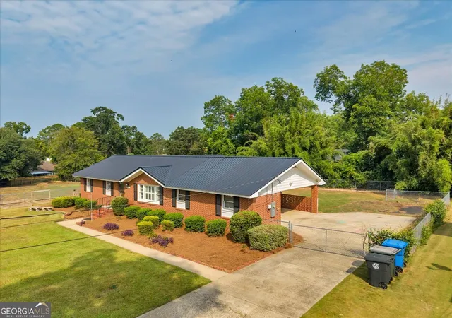 4th image of 2205 Stonewall St, Dublin, GA 31021 | MLS# 10815973